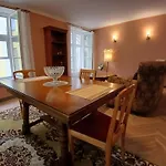 Aparthotel Parlament 3*