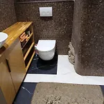 Parlament Aparthotel 3*
