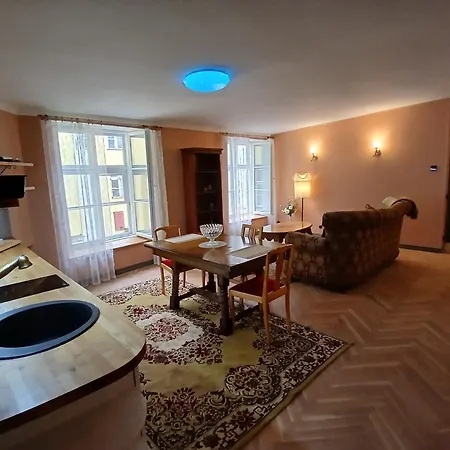 Aparthotel Parlament 3*