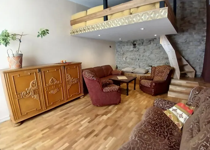 Parlament Aparthotel 3*