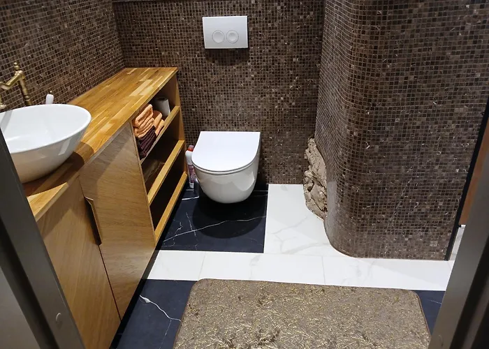 Parlament Aparthotel 3*