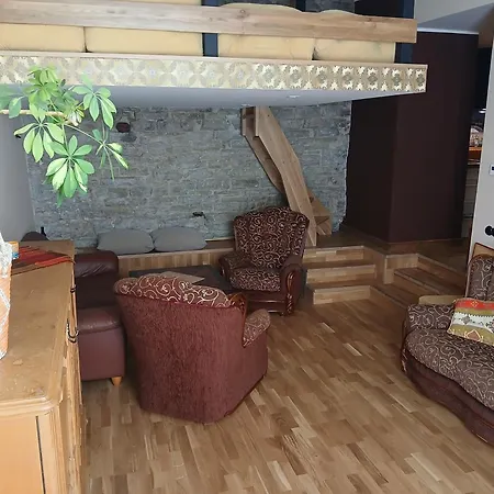 Parlament Aparthotel 3*