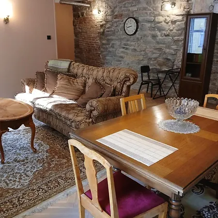 Aparthotel Parlament 3*