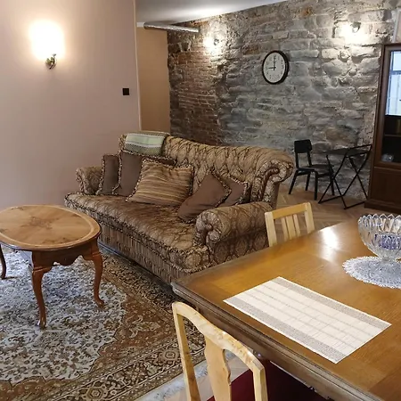 Parlament Aparthotel