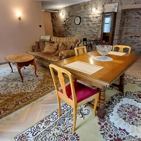 Parlament Aparthotel Reval