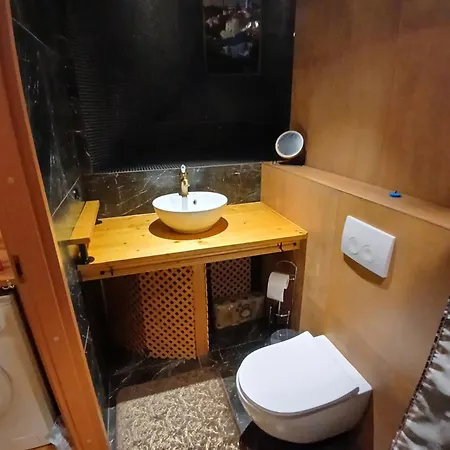 Apartahotel Parlament 3*