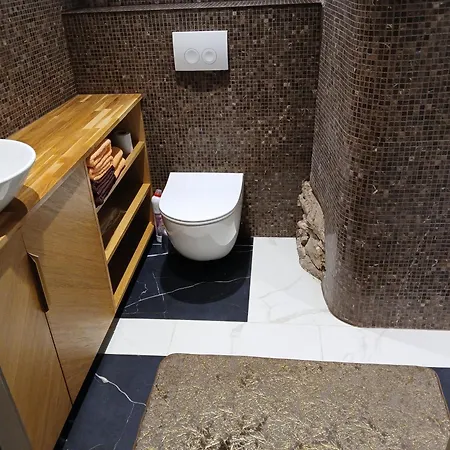 Parlament Apartahotel 3*